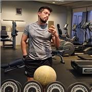 Como entrenador certificado y coach de bienestar, me dedico a ayudar a mis clientes a transformar sus vidas a través del fitness